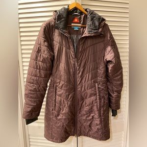 Columbia omniheat women’s coat. Size L. Preowned. Plum color.